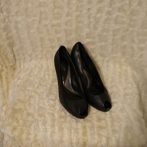 Simply Vera by Vera Wang black heels